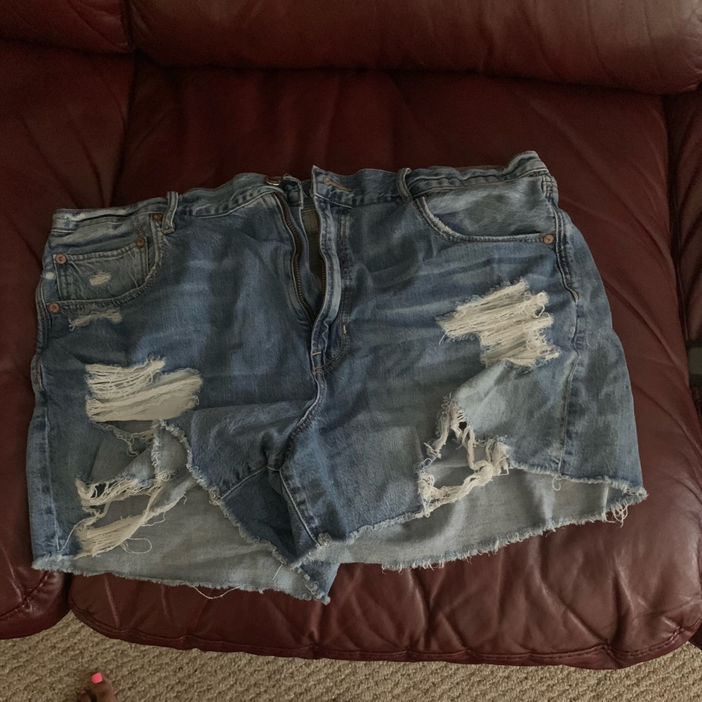 American eagle ripped Jean shorts